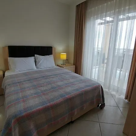Kusadasi Golf & דירה